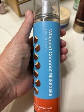 Bath & Body Works Whipped Coconut Milkshake Fragrance Mist — Blue & Orange
